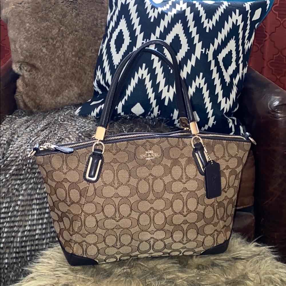 Coach Small Kelsey Signature C’s